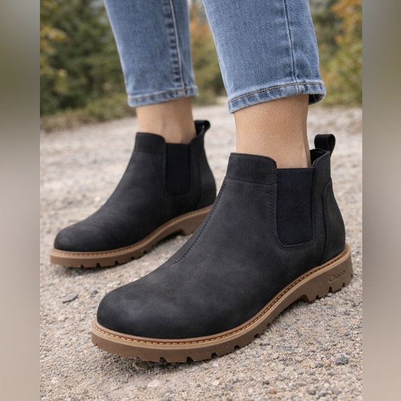 Chaco Shoes - Chaco Women’s Black Leather Chelsea Boots Size 7 Waterproof Lug Sole Like New